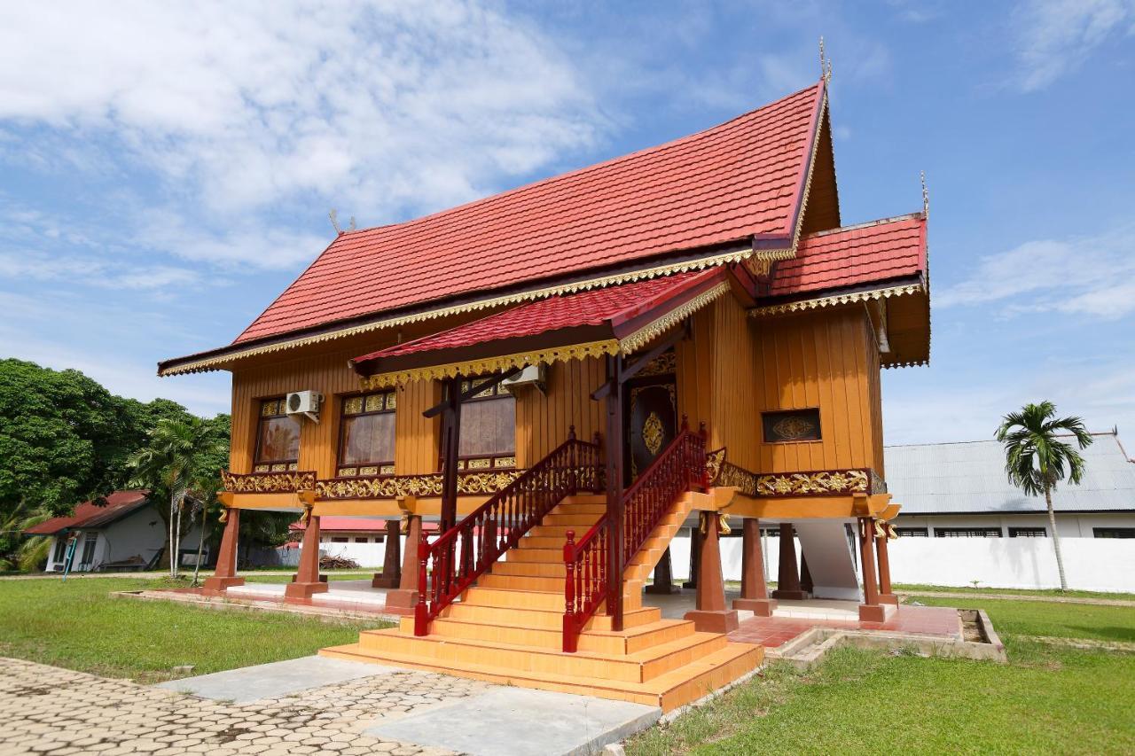 โรงแรมอมาริส มัวรา บังโก จัมบี Muara Bungo ภายนอก รูปภาพ